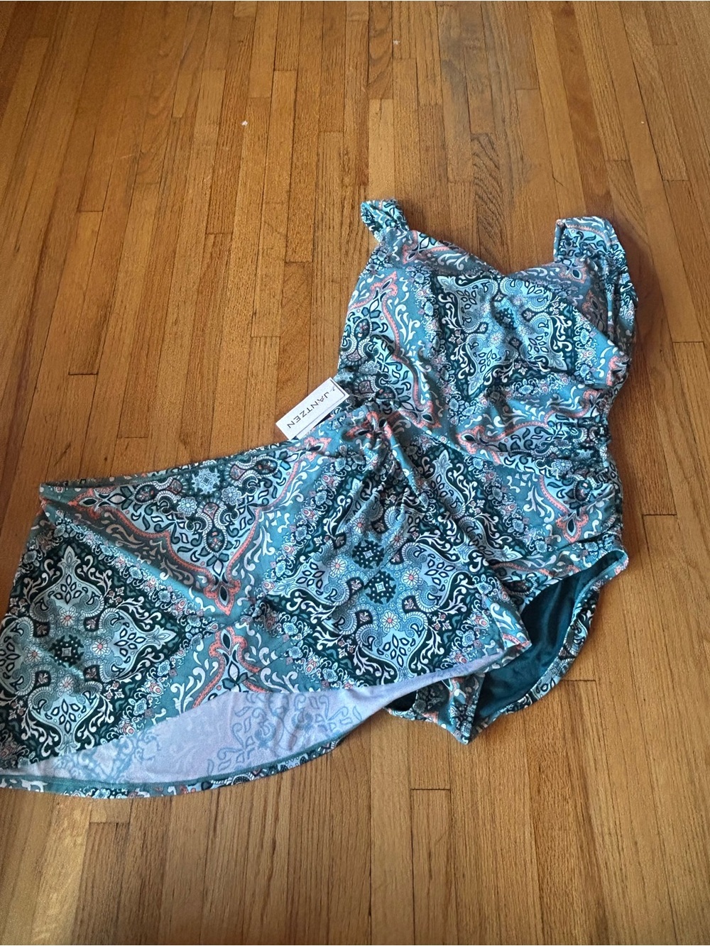 Jantzens women’s one piece bathing suit and skirt